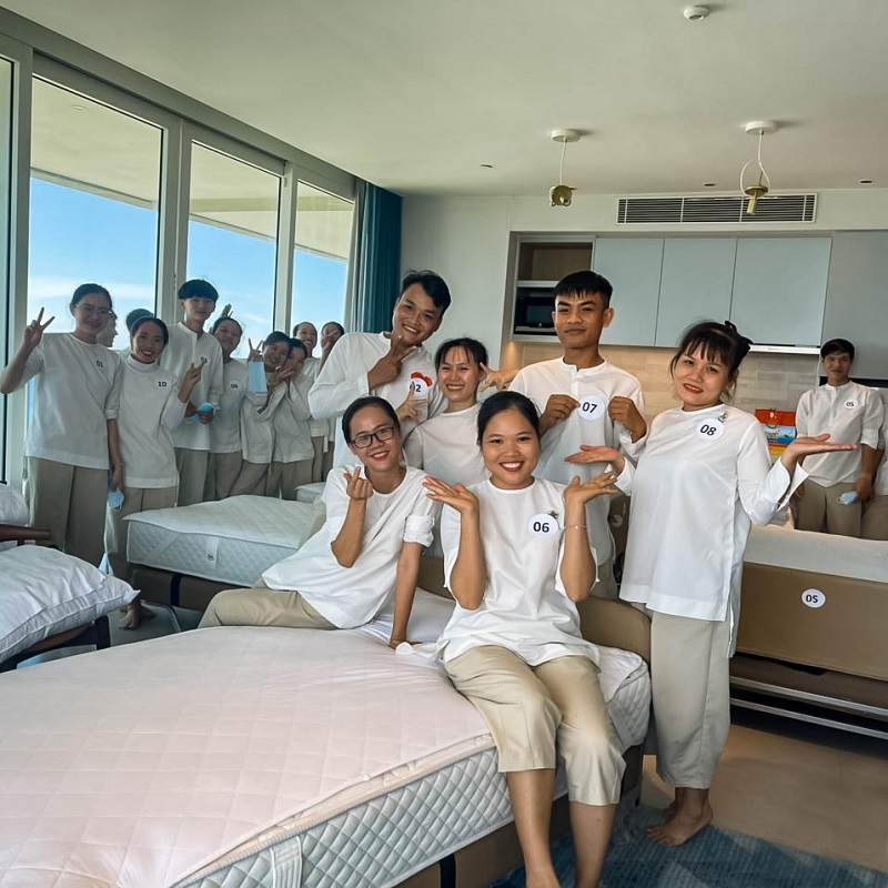 Thiết kế đồng phục khách sạn Alma Resort Cam Ranh cho vị trí buồng phòng đẹp