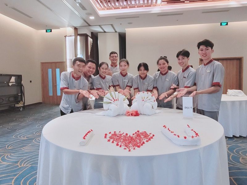 Áo đồng phục khách sạn Best Western Premier Sonasea cho buồng phòng