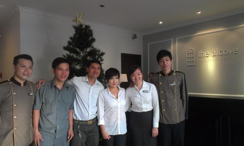 Mẫu đồng phục khách sạn The Alcove Library Hotel cho doorman