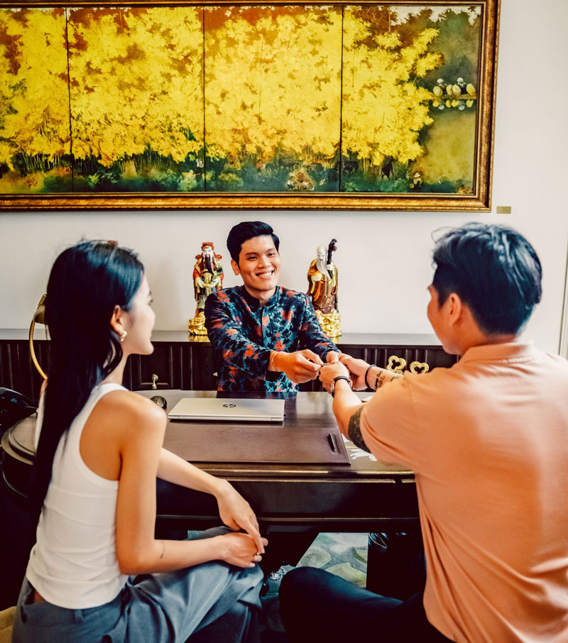 Đồng phục lễ tân Hotel des Arts Saigon