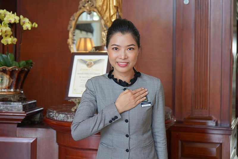 Mẫu đồng phục lễ tân Imperial Hotel