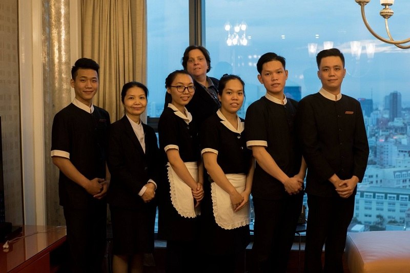 Mẫu đồng phục khách sạn Reverie Saigon cho nhân viên dọn phòng