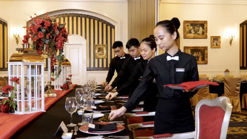 Đồng phục nhân viên phục vụ Imperial Hotel