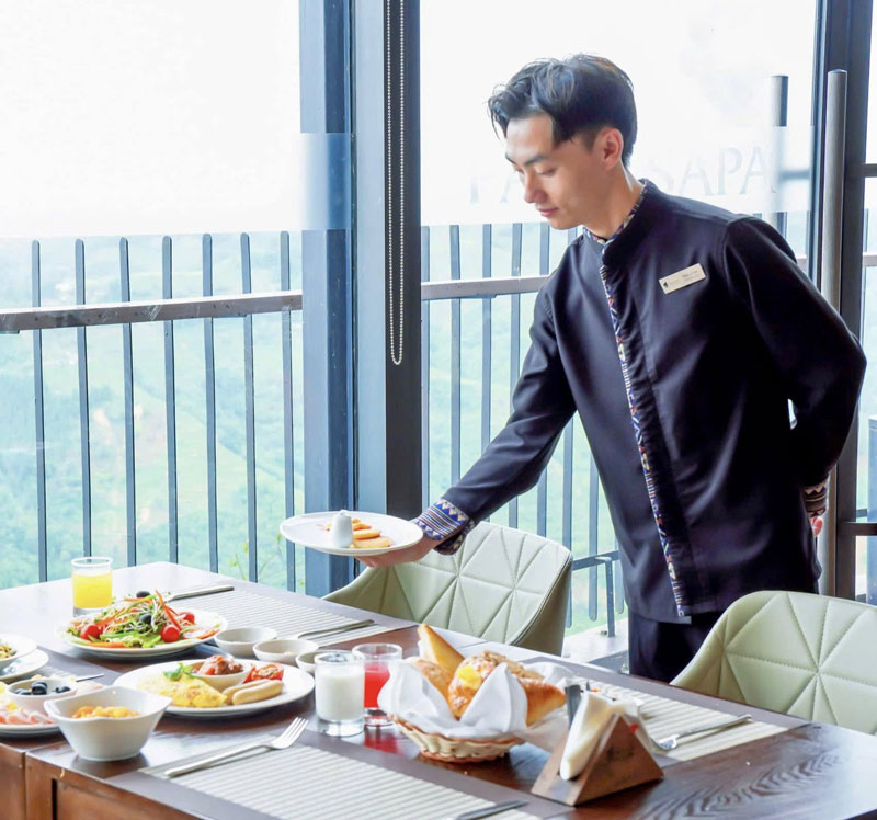 Áo sơ mi đồng phục khách sạn Pao's Sapa Leisure Hotel cho phục vụ