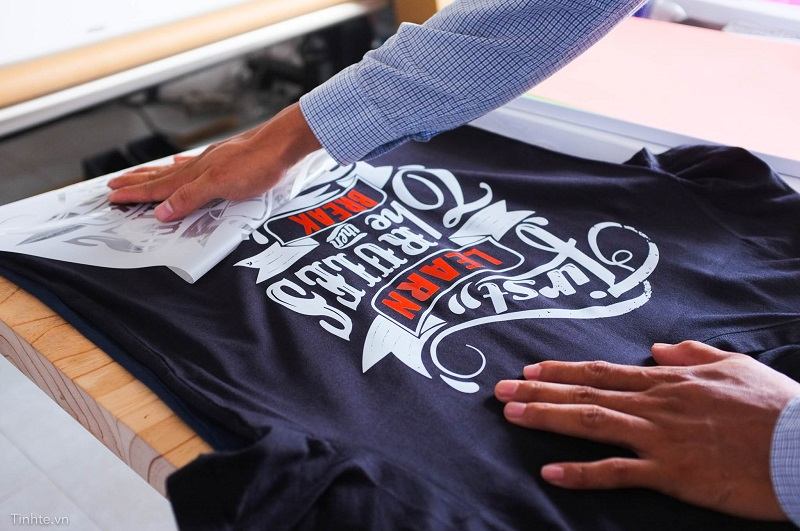In hình áo theo yêu cầu uy tín tại Handyuni