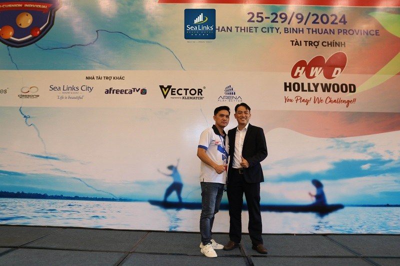 Mẫu vest sang trọng cho quản lý khách sạn Sea Links Beach Hotel