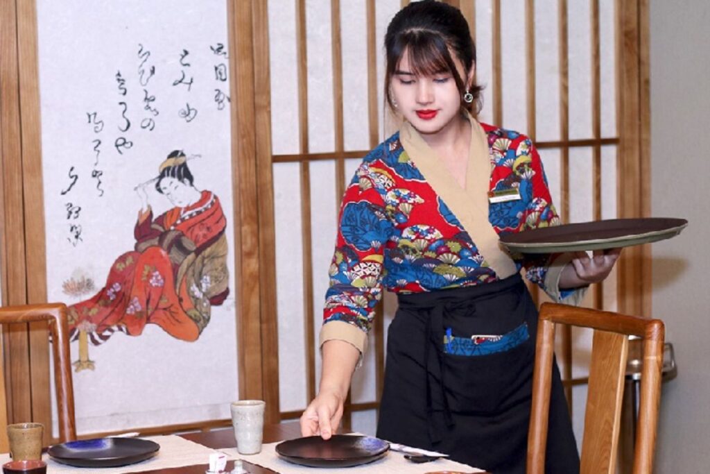 Vì sao nhà hàng ramen cần đầu tư vào đồng phục riêng?
