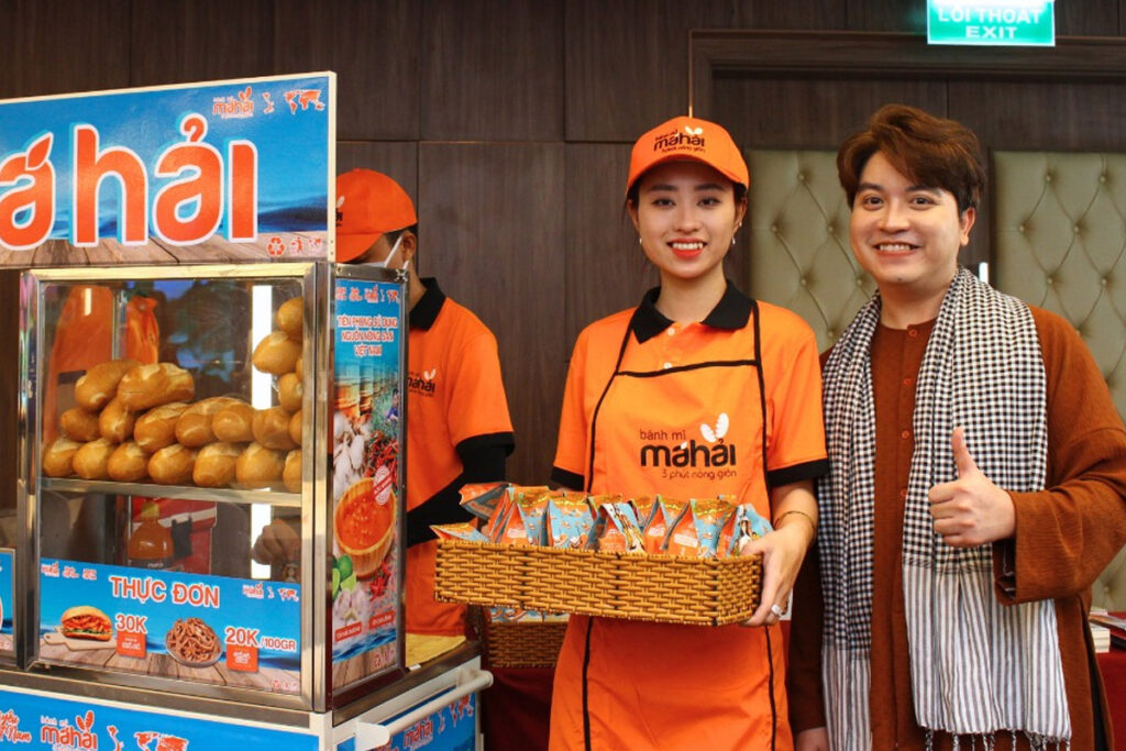 Nhân viên bán hàng tại quầy