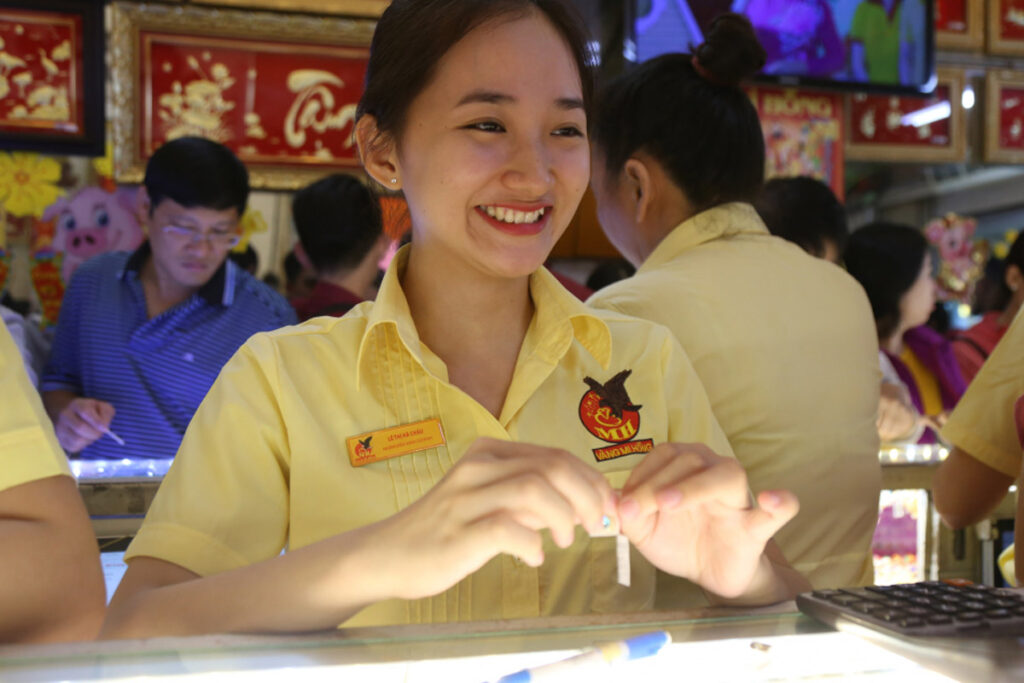 Feedback từ khách hàng trong ngành trang sức - vàng bạc