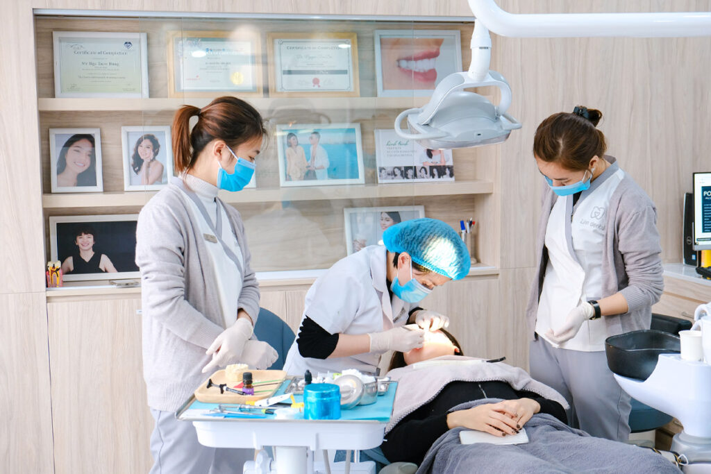 Phòng khám nha khoa cần có đồng phục chuyên nghiệp