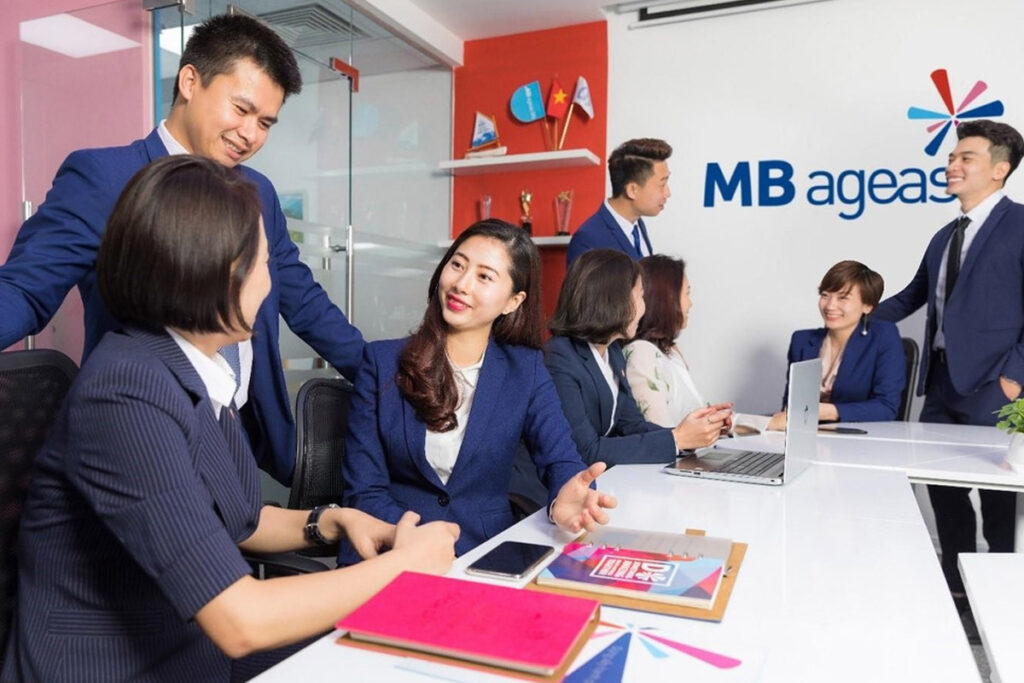 Đồng phục công ty bảo hiểm giúp tạo dựng niềm tin trong mắt khách hàng