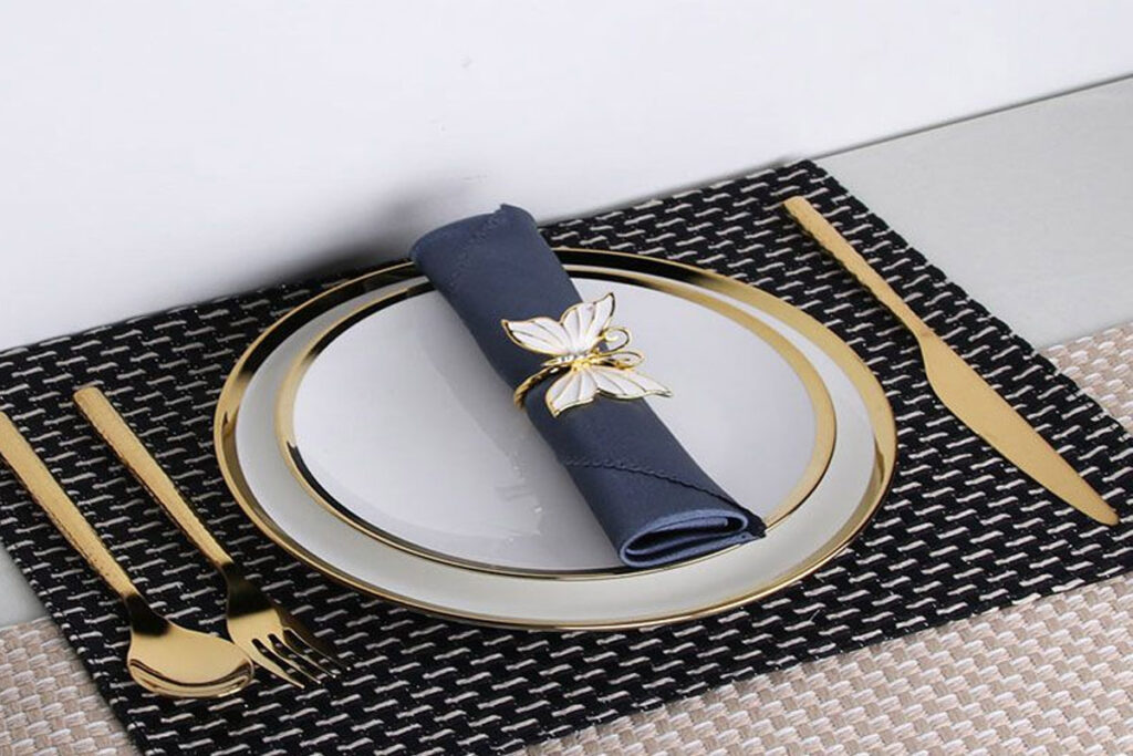 Khăn ăn khách sạn nên dùng bải cotton hoặc linen