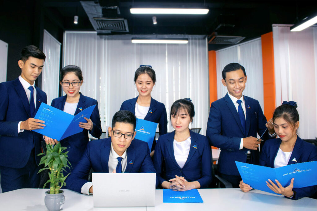 May đồng phục công ty bất động sản để tăng sự chuyên nghiệp, uy tín