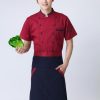 Áo bếp đỏ tạp dề xanh