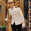 Đồng phục Bellman màu trắng phối vàng đen
