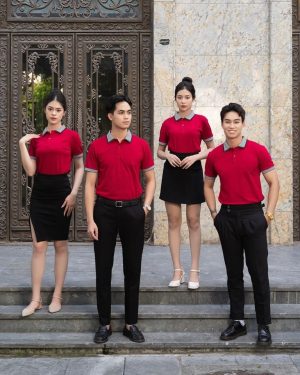Đồng phục công ty màu đỏ phối cổ áo và tay áo kẻ sọc