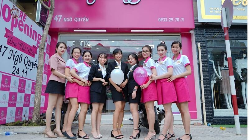Đồng phục đẹp cho nhân viên giúp cửa hàng mỹ phẩm nâng tầm thương hiệu