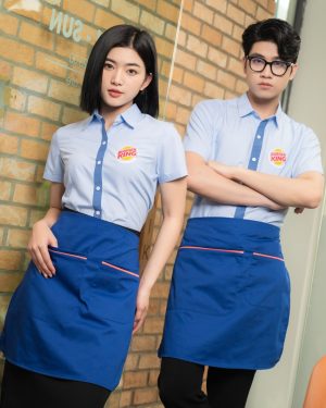 Đồng phục nhà hàng Burger King màu xanh nước biển kèm tạp dề