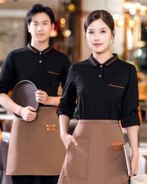 Mẫu trang phục nhà hàng màu đen phối tạp dề nâu