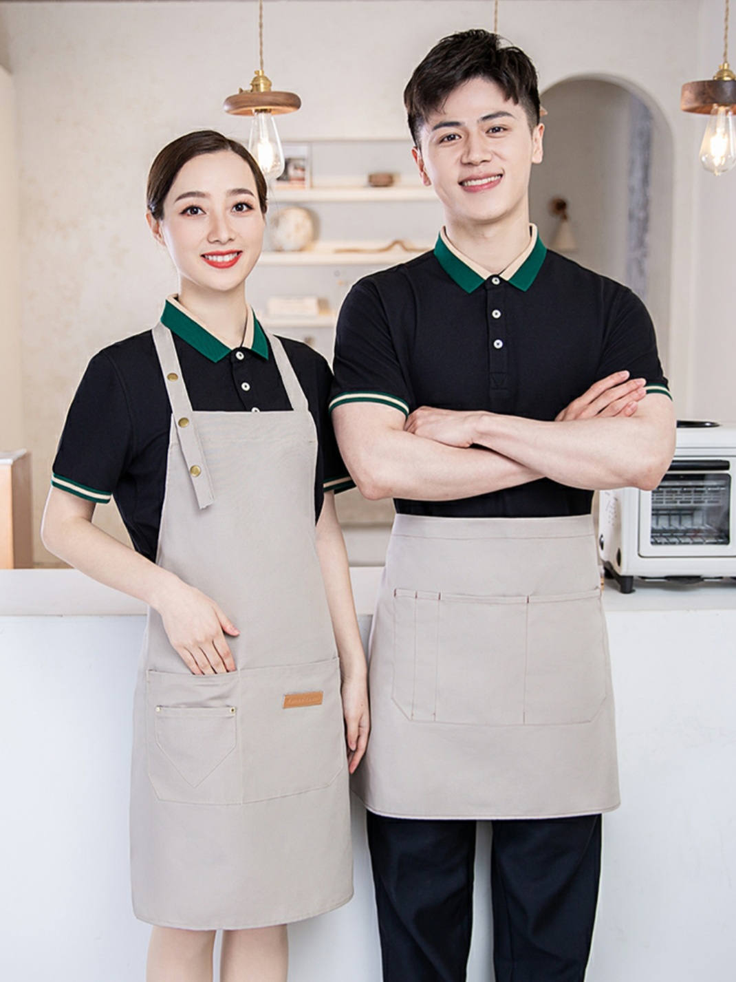 Đồng phục nhà hàng Hàn Quốc áo đen tạp dề xám