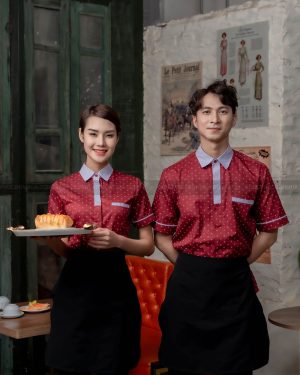 Mẫu đồng phục nhà hàng màu đỏ phối cổ xanh