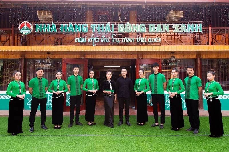 Đồng phục nhà hàng Thái Lan có thiết kế đơn giản thoải mái
