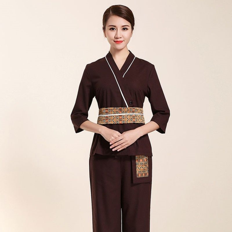 Spa đồng phục màu nâu