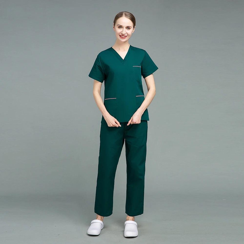 Áo blouse là mẫu đồng phục spa được ứng dụng phổ biến nhất