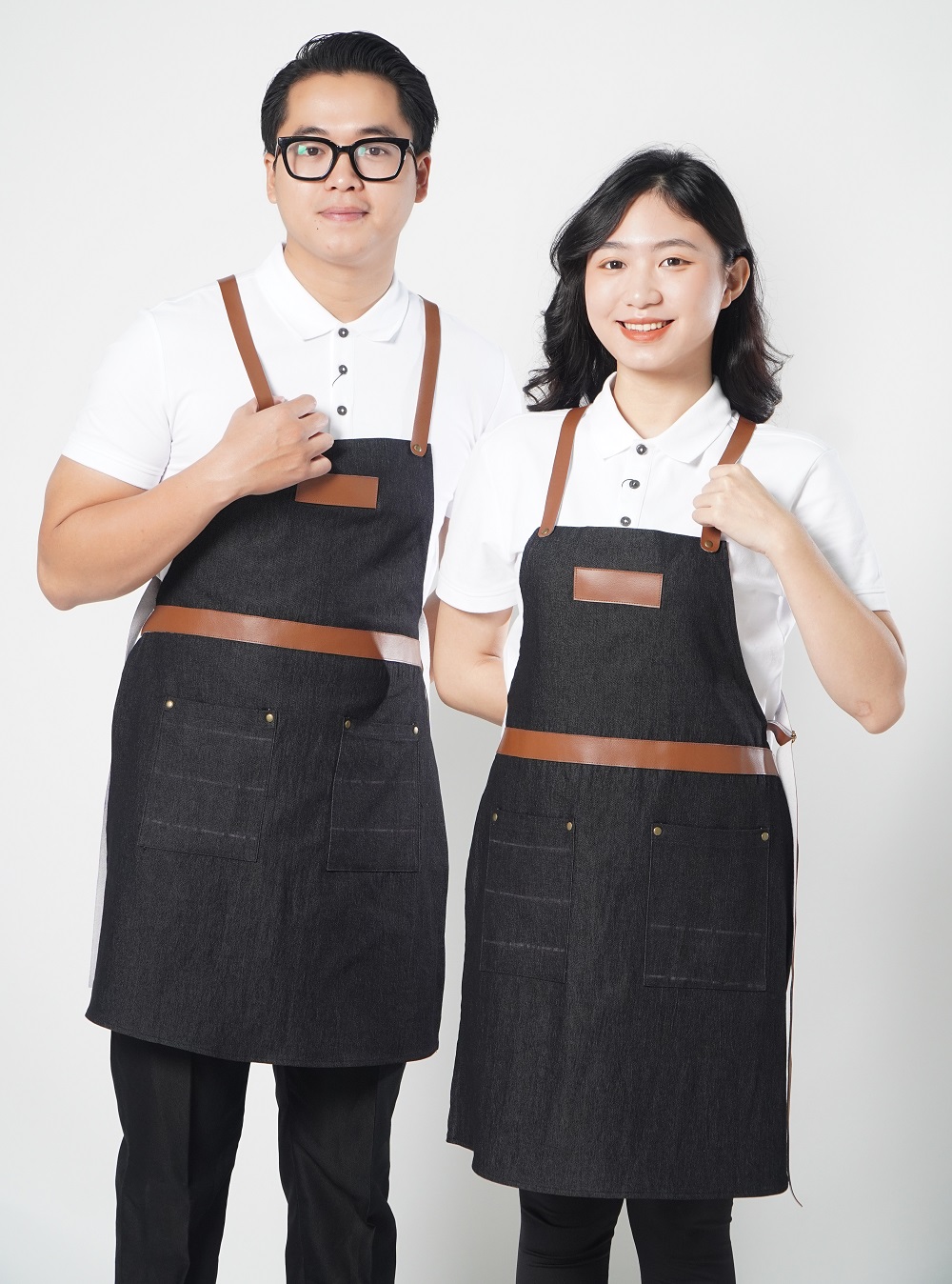 Đồng phục tạp dề jean phối dây nâu phong cách hiện đại