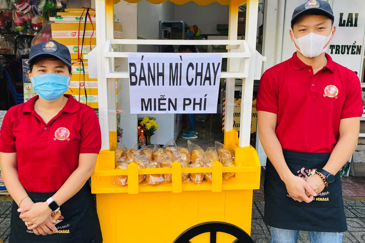 đồng phục tiệm bánh mì