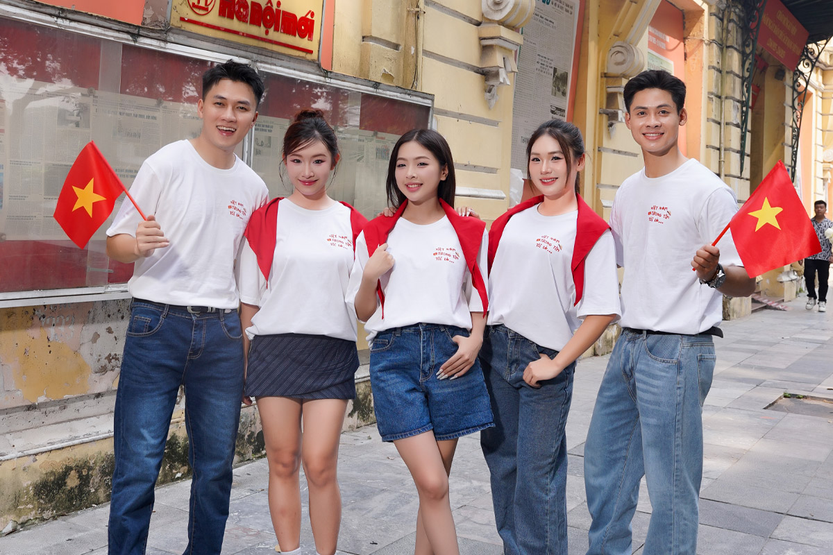 Áo thun quà tặng in slogan đẹp theo yêu cầu