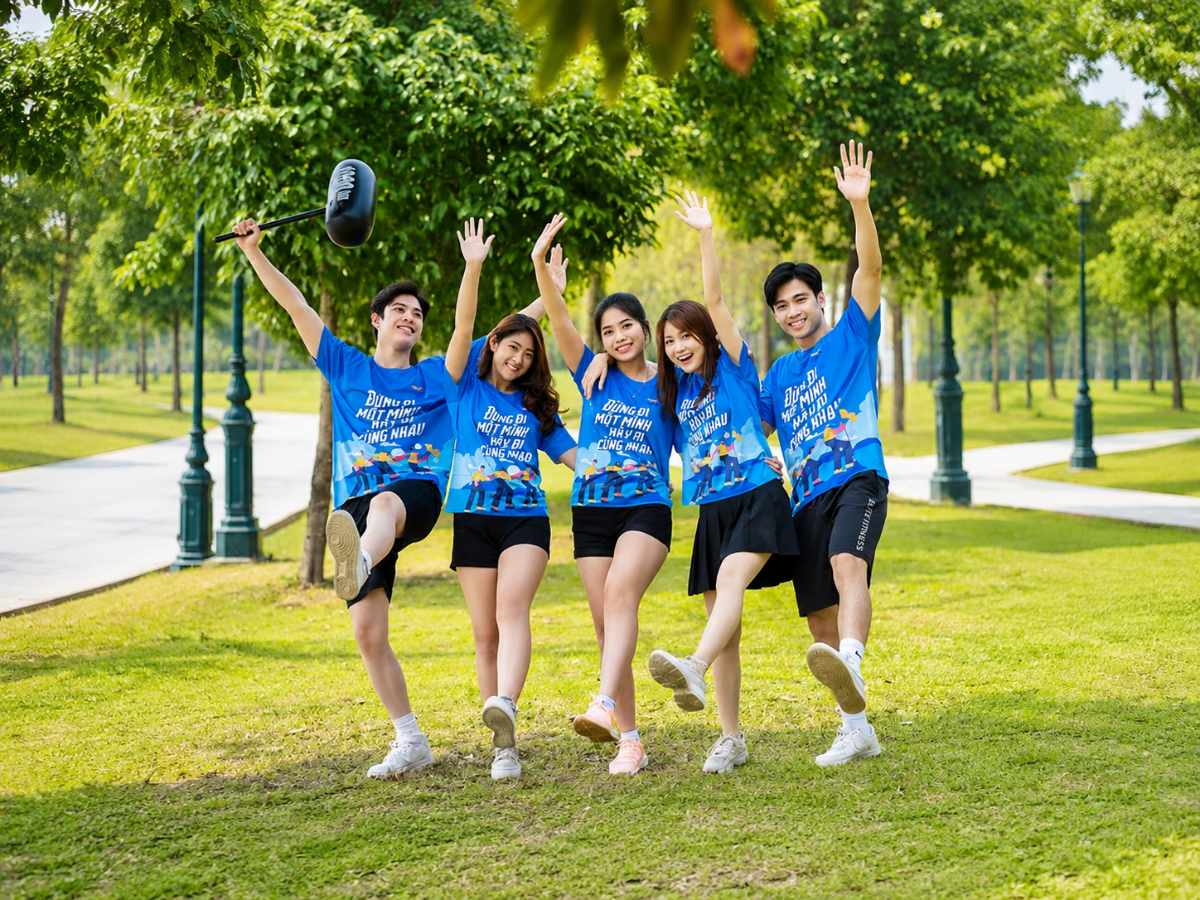 Áo thun đồng phục cổ tròn dùng cho teambuilding thường có màu sắc nổi bật