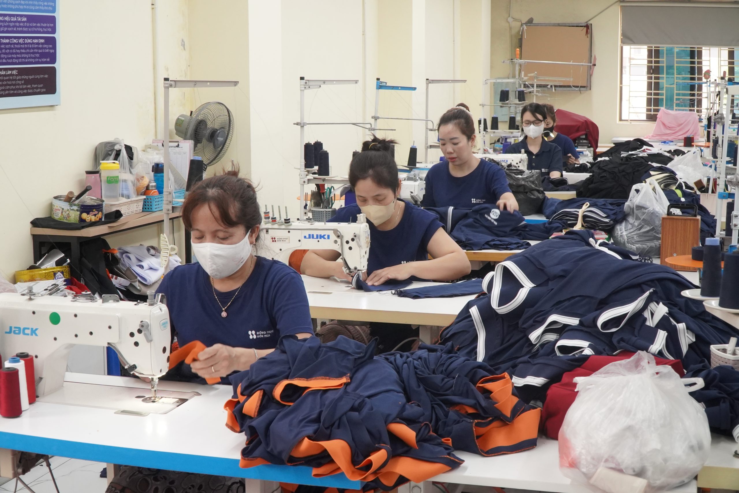 Handy Uni - Xưởng may áo thun đồng phục công ty uy tín, giá rẻ