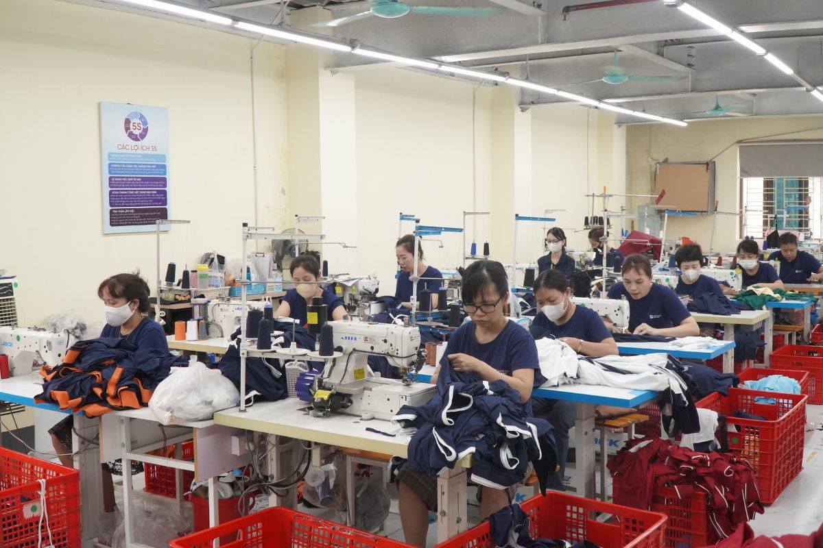 Xưởng may trực tiếp giúp kiểm soát chất lượng và tối ưu chi phí sản xuất