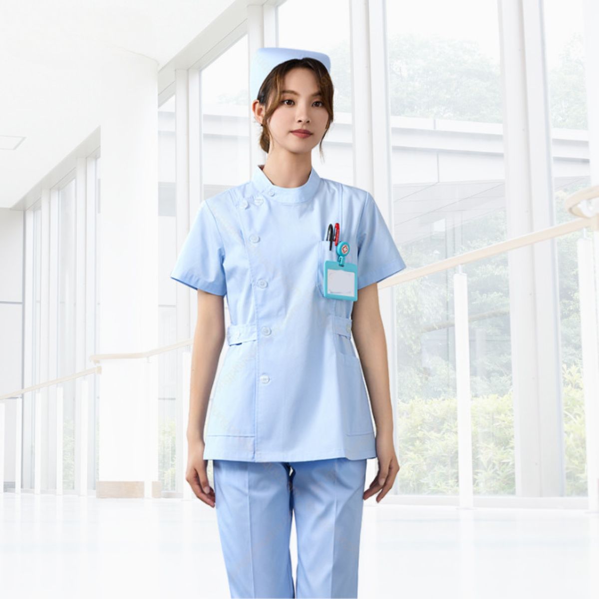 Áo blouse điều dưỡng cổ tròn mang đến diện mạo gọn gàng, chuyên nghiệp