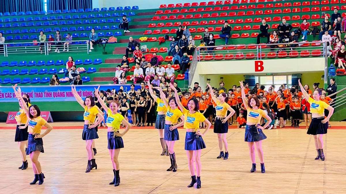 Áo dành cho CLB nghệ thuật ưu tiên sự trẻ trung, sáng tạo