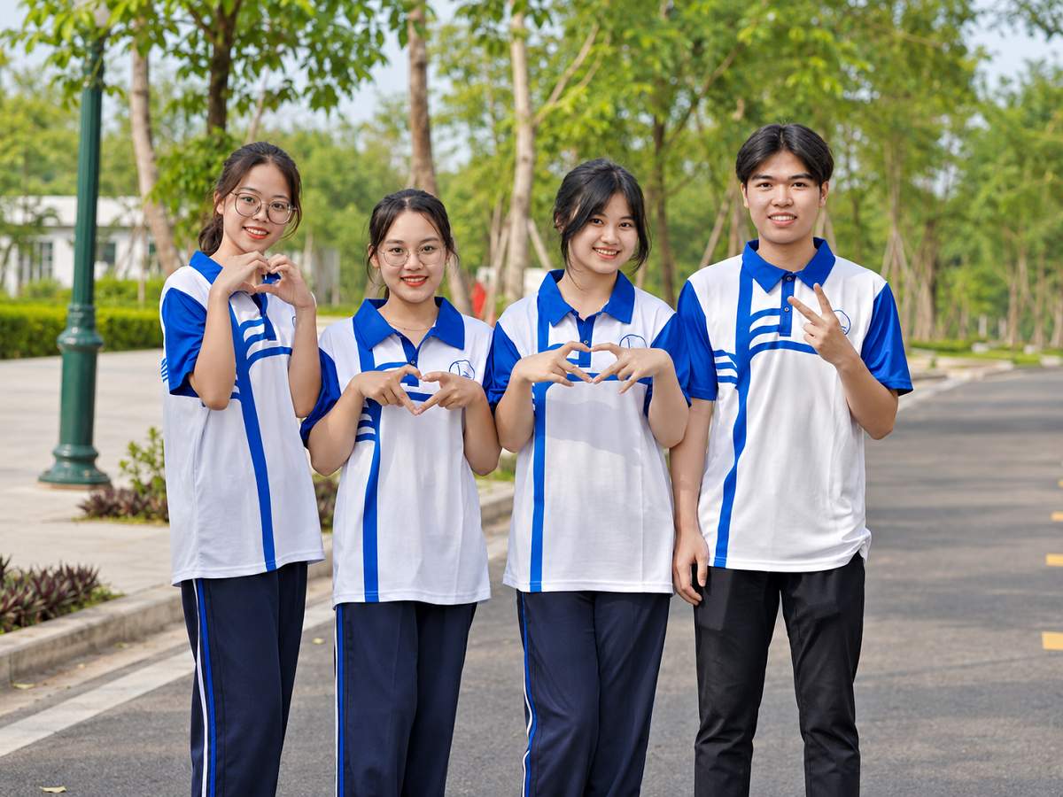 Áo thun polo đồng phục mang đến vẻ ngoài lịch sự và phong cách trẻ trung 