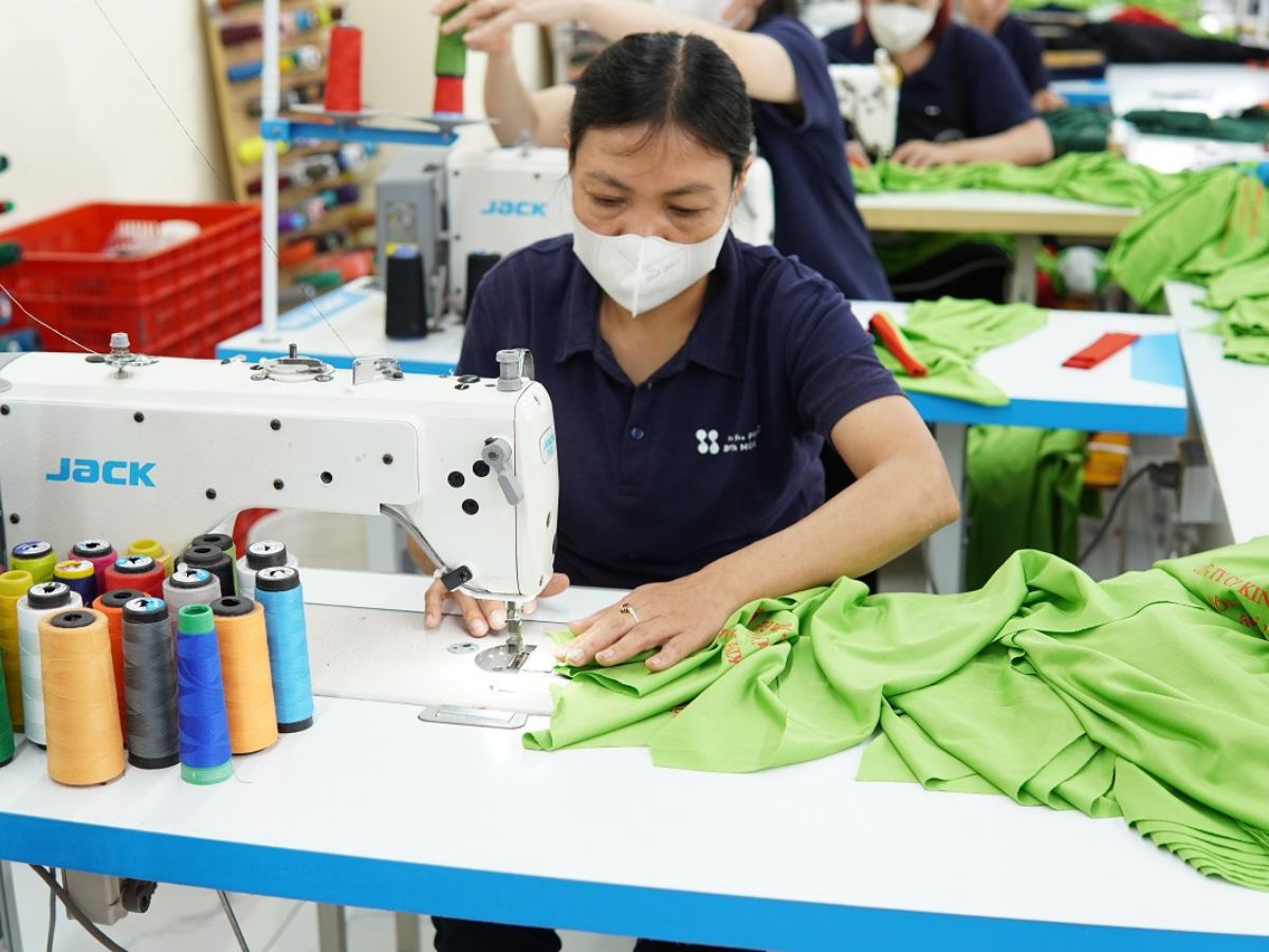 Handy Uni là đơn vị chuyên thiết kế và sản xuất đồng phục theo yêu cầu