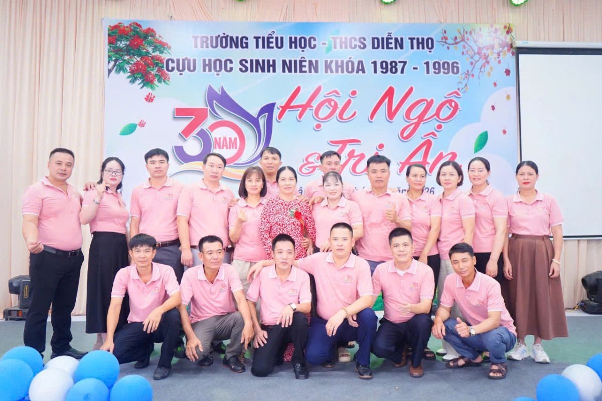 Đồng phục họp lớp 30 năm ưu tiên sự sang trọng, trang nhã