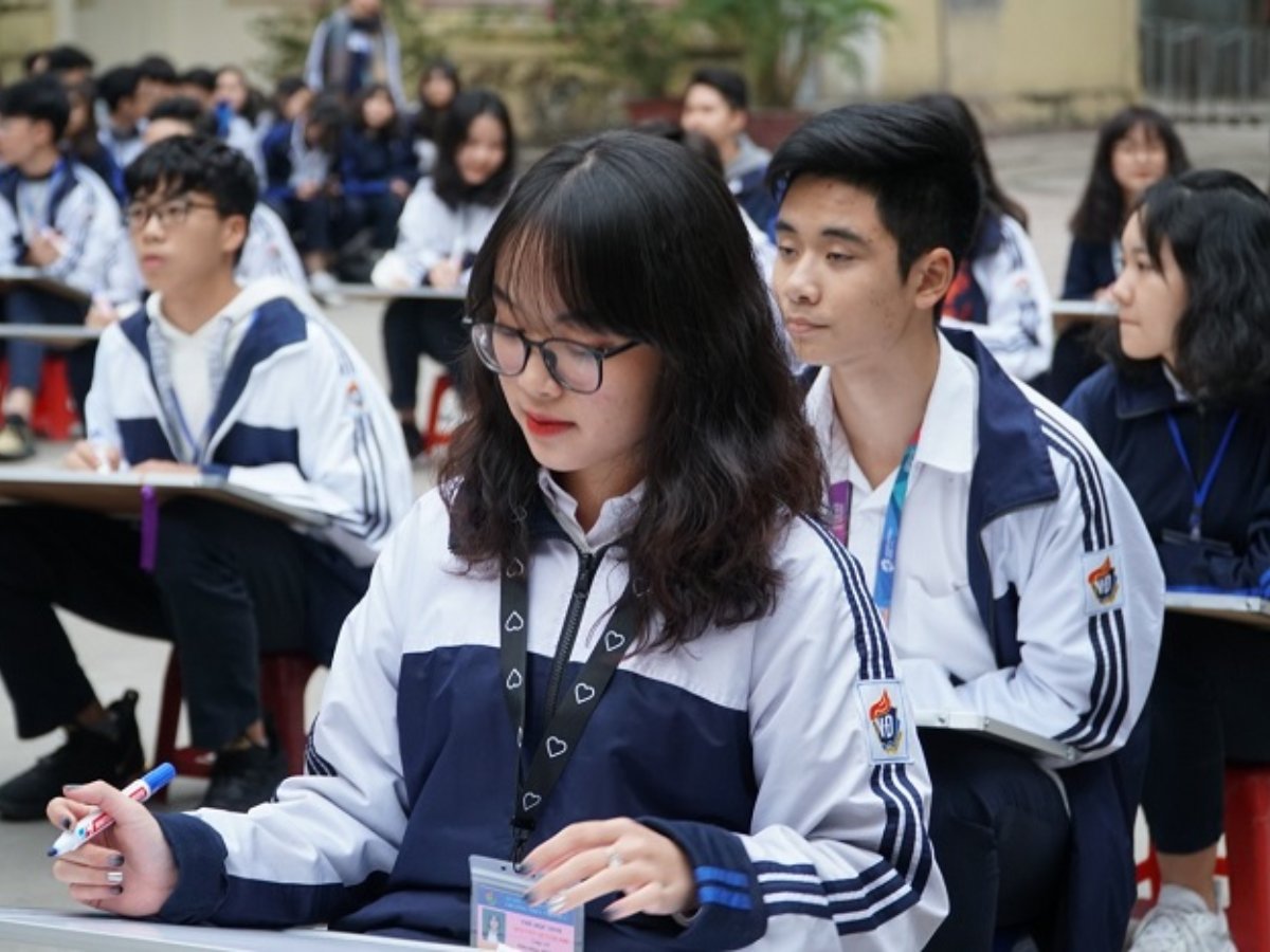 Áo khoác học sinh được chú trọng từ chất liệu, form dáng đến đường may