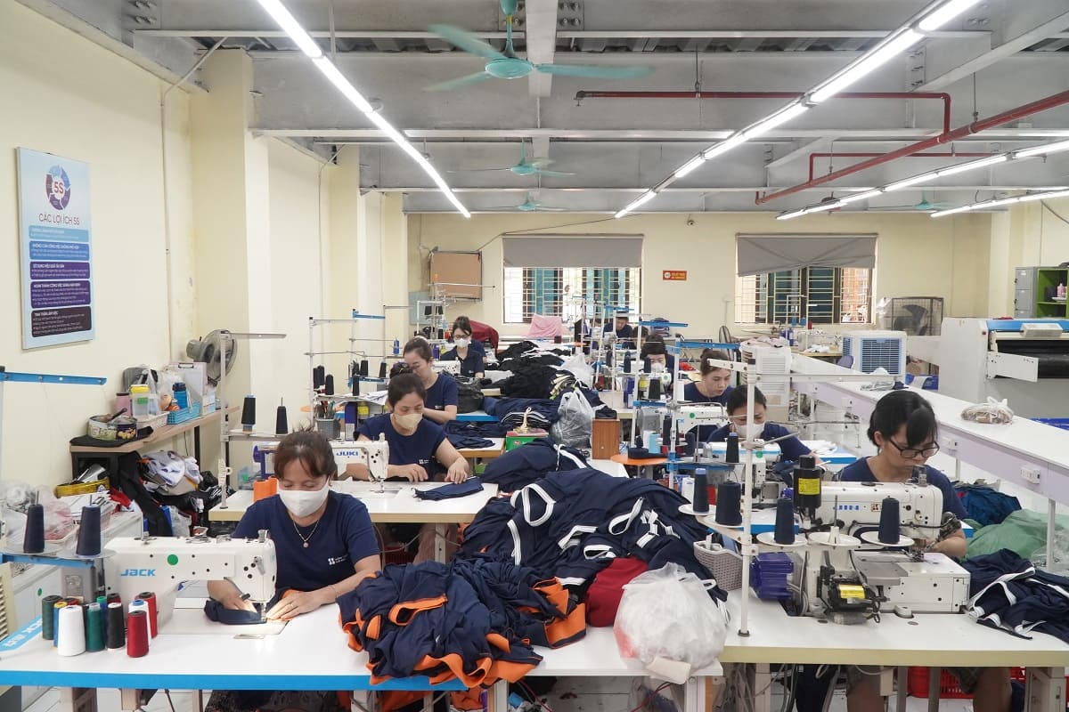 Handy Uni là đơn vị tư vấn, thiết kế và sản xuất đồng phục bếp mầm non uy tín