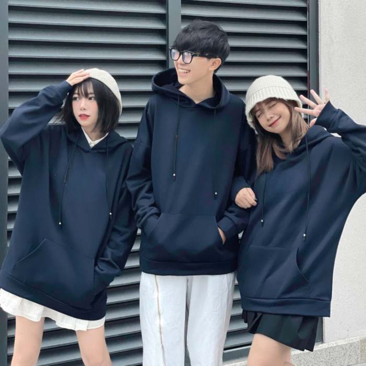 Hoodie xanh đen ấm áp, năng động cho những ngày se lạnh