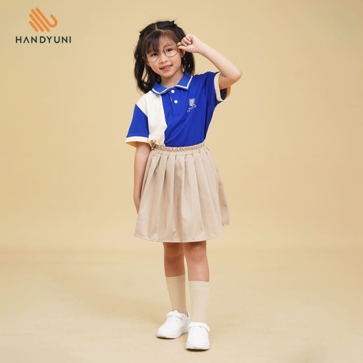 Mẫu đồng phục thể dục mầm non với thiết kế màu sắc tươi sáng, năng động