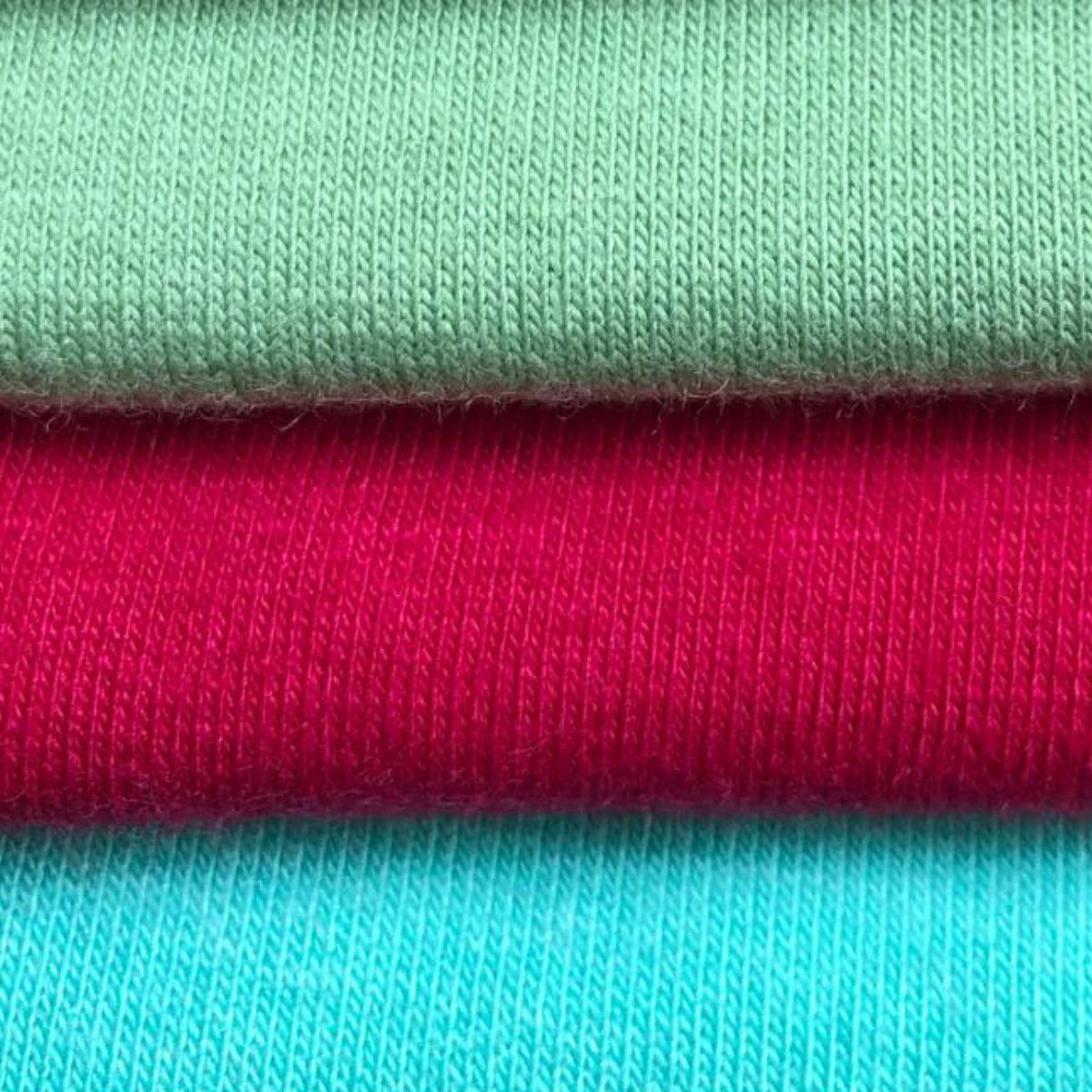 Vải Cotton 65/35 được sử dụng cho các mẫu đồng phục cần sự mềm mại và thoải mái