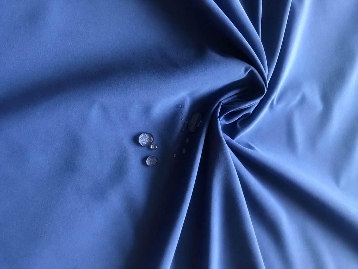 Vải Micro Polyester phù hợp để may đồng phục áo khoác gió