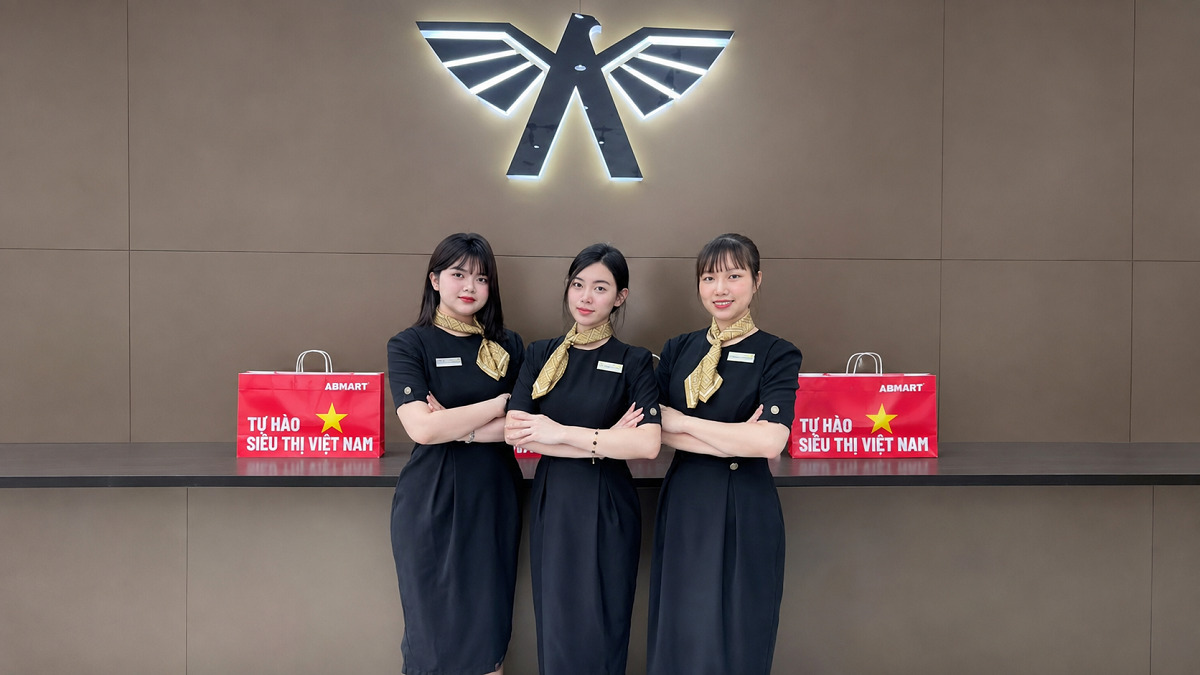 Váy liền mang lại hình ảnh nữ tính và chuyên nghiệp