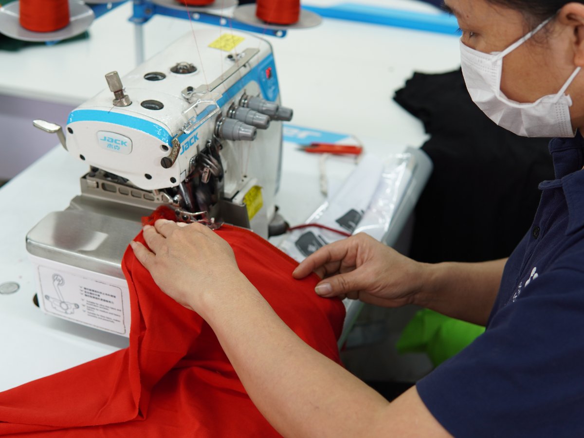 Handy Uni chủ động sản xuất đồng phục theo yêu cầu, đảm bảo chất lượng và tiến độ đơn hàng