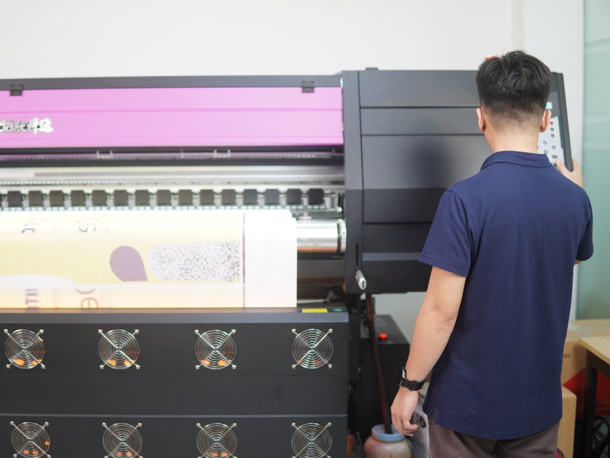 Handy Uni cung cấp giải pháp may đồng phục theo yêu cầu, đa dạng thiết kế, phương pháp hoàn thiện