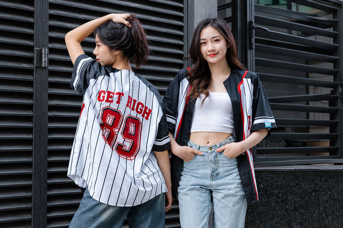 Áo bóng chày kẻ sọc mang phong cách cổ điển