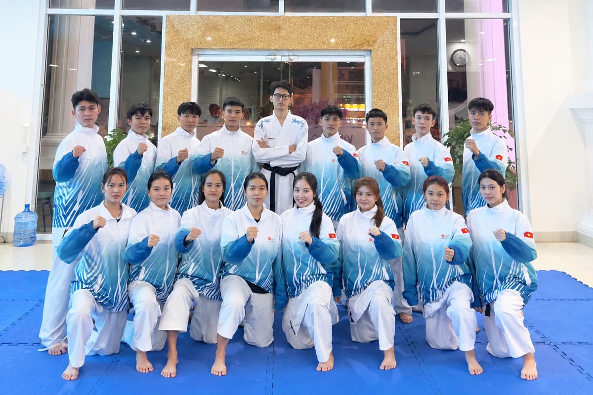 Áo gió đồng phục nhóm, CLB có thể linh hoạt hơn về màu sắc